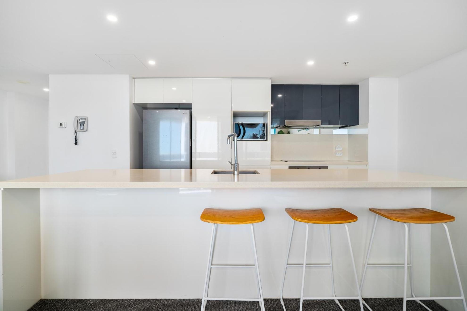 H Star Residences-- Paradise Stayz Gold Coast Exterior photo